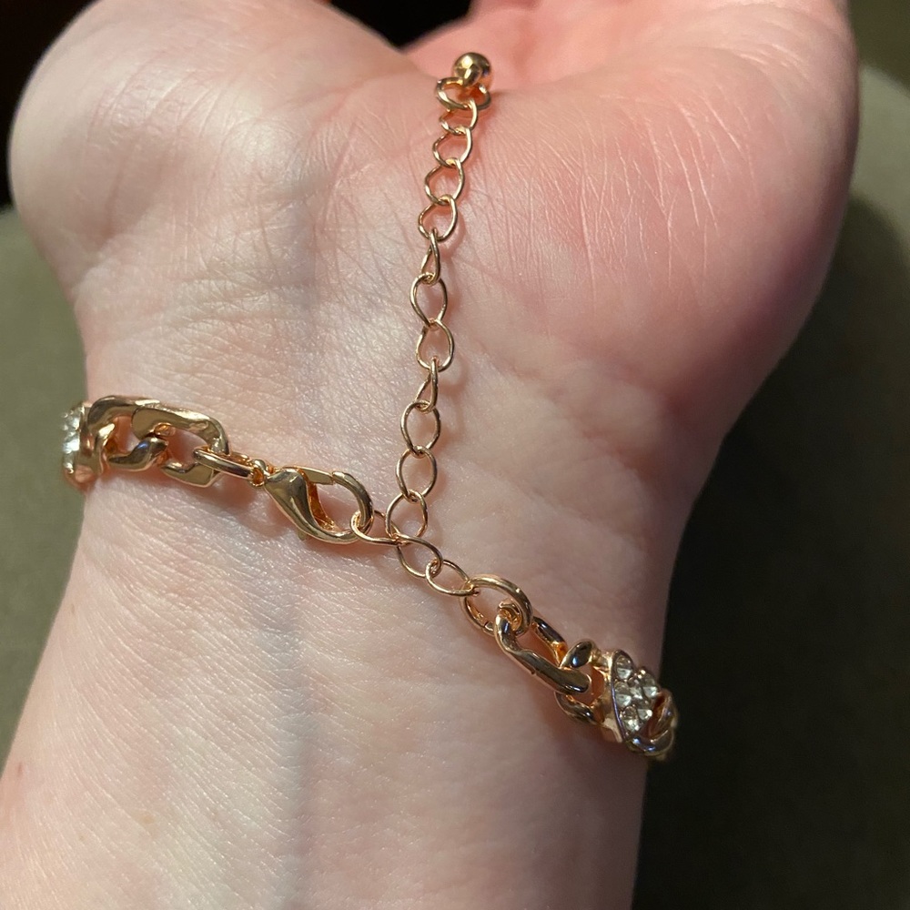 Gold Rhinestone Heart Chainlink Bracelet - Picture 5 of 9